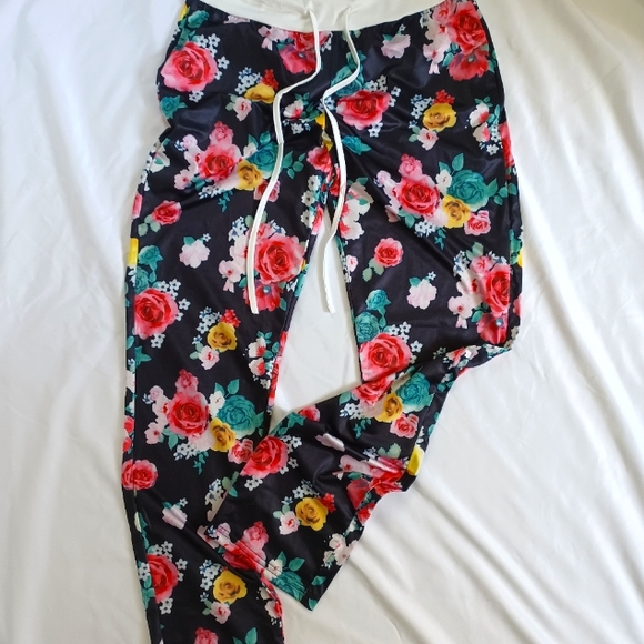 NWOT Black floral lounge pants - Picture 1 of 2